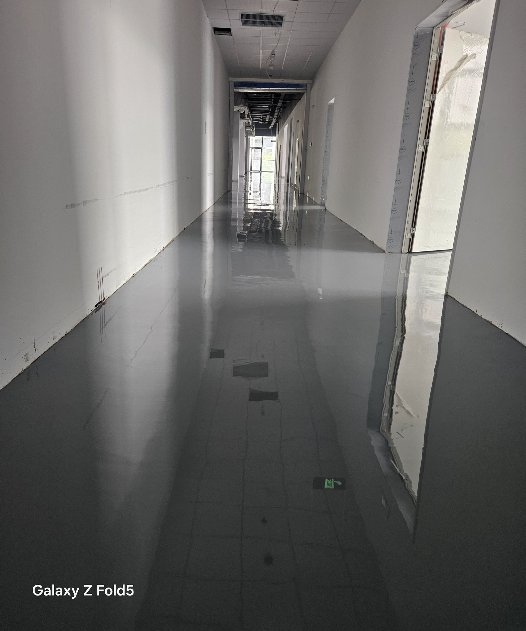 走廊环氧地坪完工效果